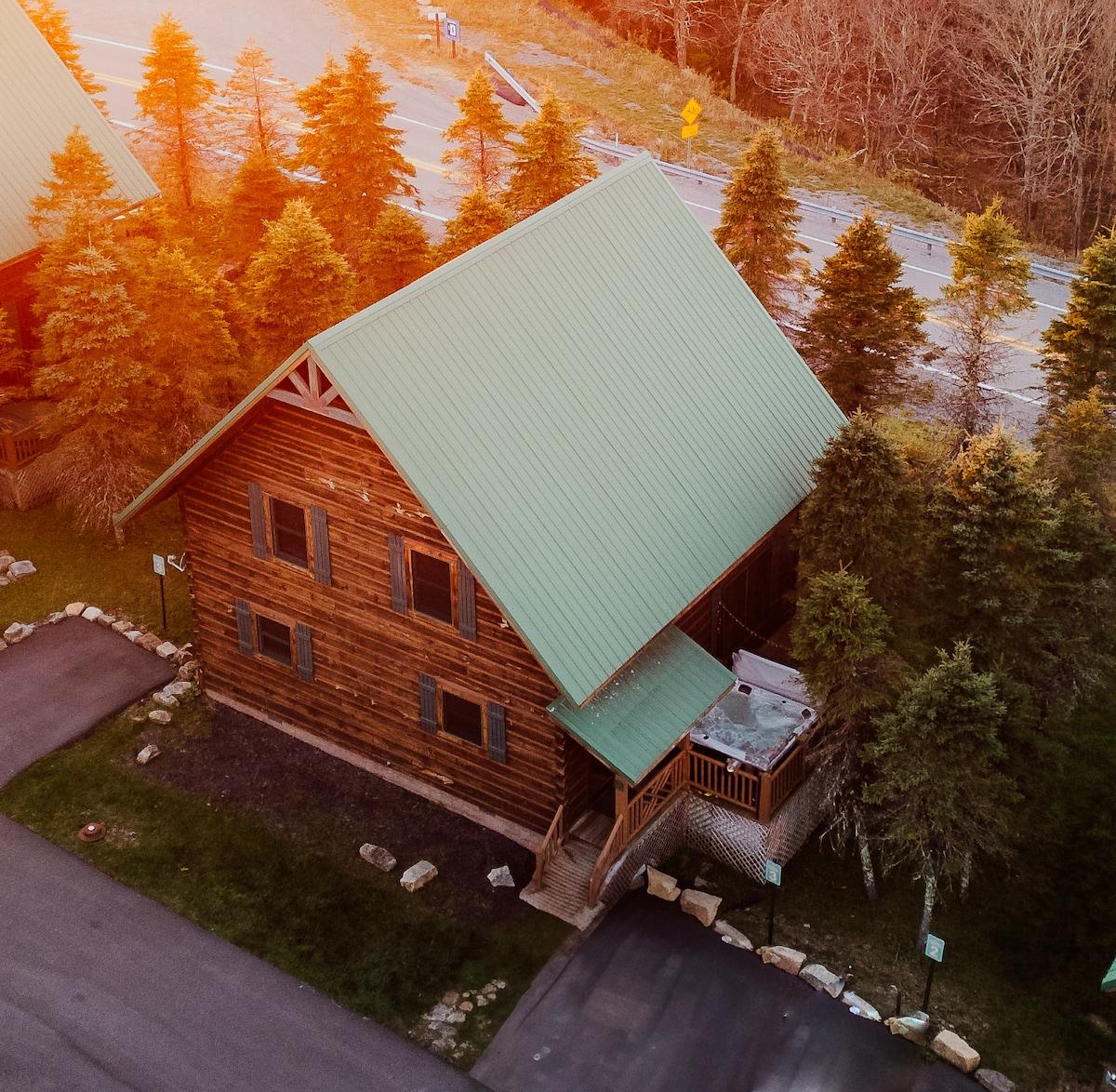Timbers 3, Sleeps 12 · Walk to the slopes · private hot tub · pet friendly